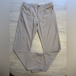 johnnie-O Men's Light Gray performance pants